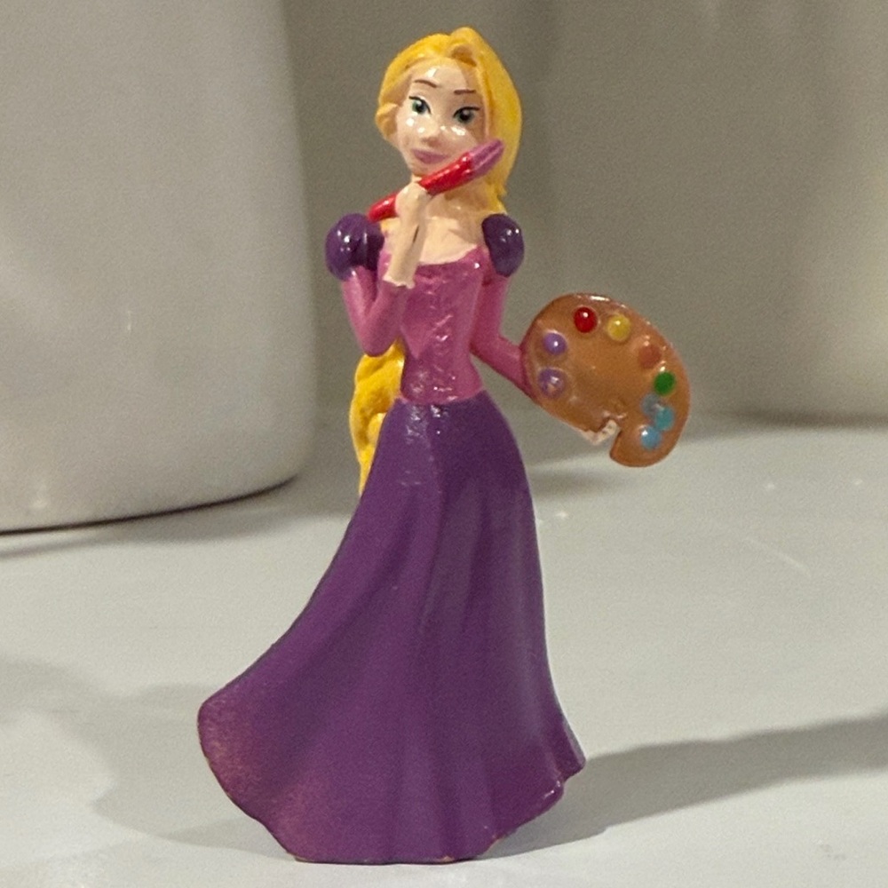Disney Tangled RAPUNZEL figure - Mint condition!   girls kids toy toys figures